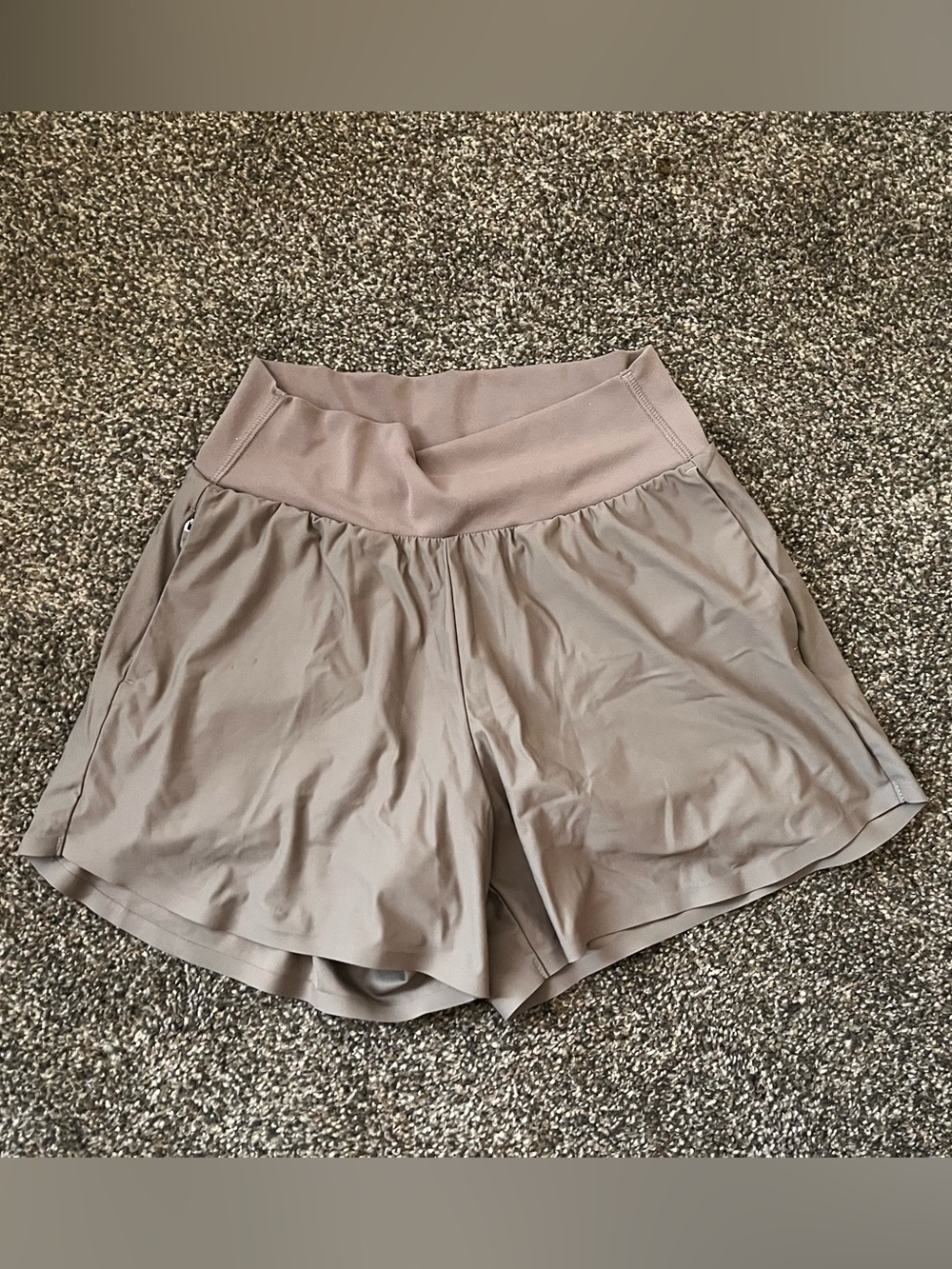 Uniqlo Women’s Athletic Shorts in Taupe Beige
